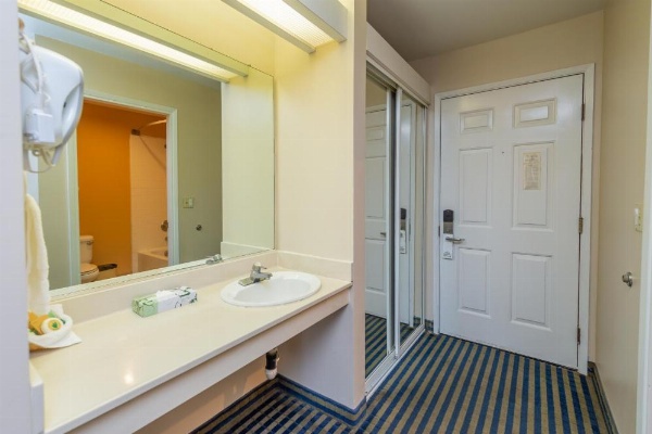 Ocean Pacific Lodge image 19