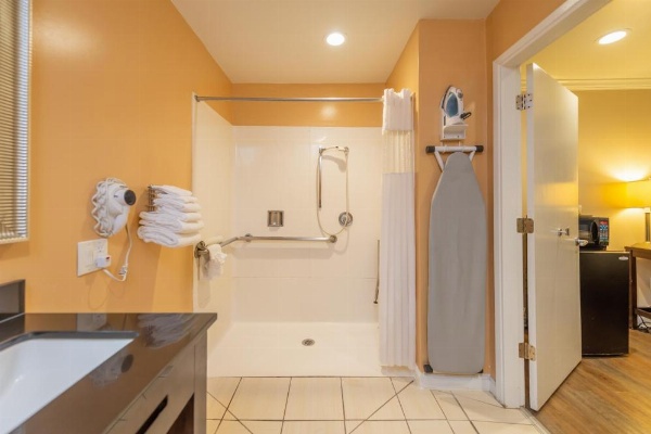 Ocean Pacific Lodge image 35